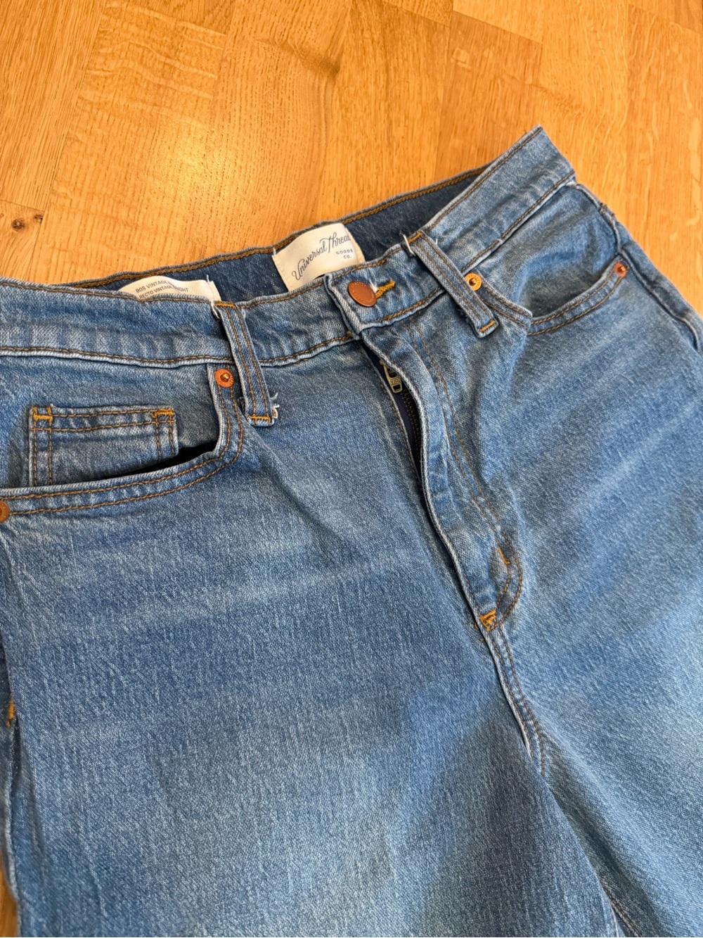 Universal Thread 90s Straight Leg Women's Jeans in Light‎ Blue Denim